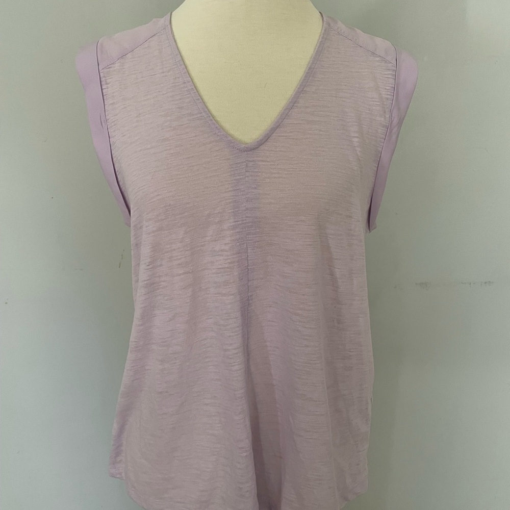 Banana Republic light lavender V-Neck Sleeveless Top — Size Medium